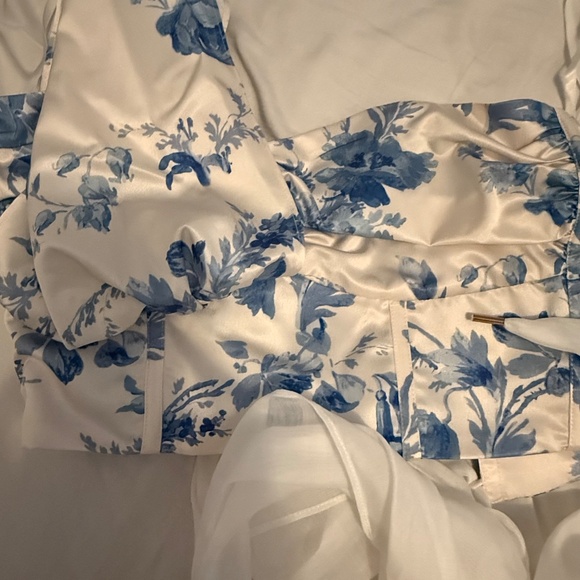 V. Chapman The Barcelona Set in Provencal Blue Floral - size 2 - Picture 5 of 9